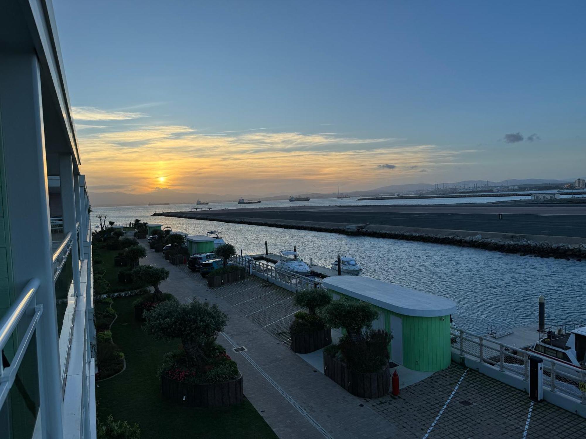 Marina Club Luxury Private Studio With Pool And Incredible Views Gibraltar Exterior photo