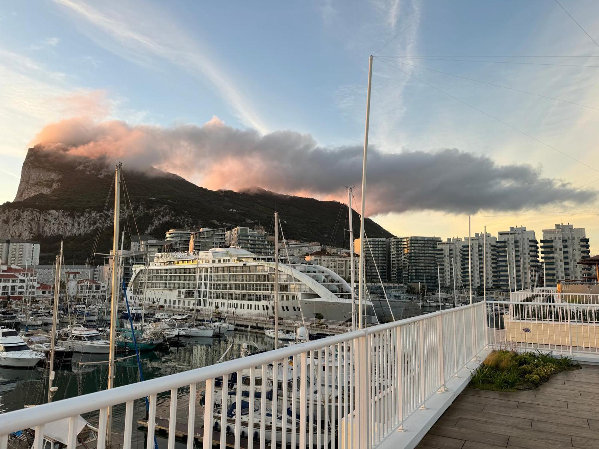 Marina Club Luxury Private Studio With Pool And Incredible Views Gibraltar Exterior photo